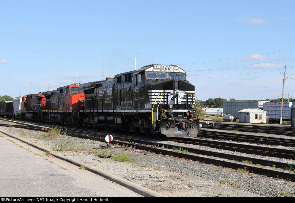 NS 4011 prepares to lead train 351 out of Glenwood Yard